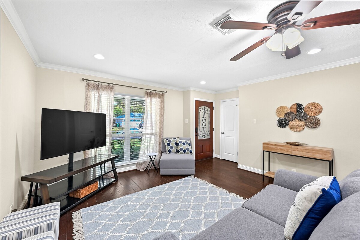 Photo 23 of Pet Friendly Home in Garden Oaks/Forest Oak area Lrg 4 Bedroom Home