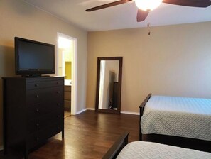 5 bedrooms, iron/ironing board, free WiFi, bed sheets - Spacious 2 Story Corner Home (Lackland AFB BMT) (San Antonio)