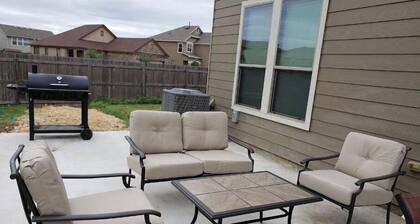 Spacious 2 Story Corner Home (Lackland AFB BMT)