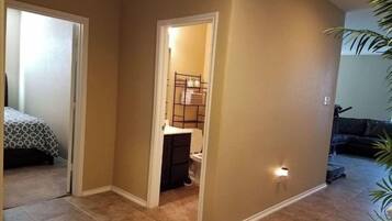 5 makuuhuonetta, silitysrauta/-lauta, ilmainen Wi-Fi, vuodevaatteet