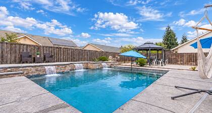 Beautiful home W/Pool Close to National Parks.