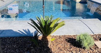 Beautiful home W/Pool Close to National Parks.