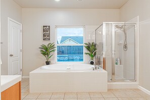 Combined shower/tub, hair dryer, towels, soap - Beautiful home W/Pool Close to National Parks. (Fresno)
