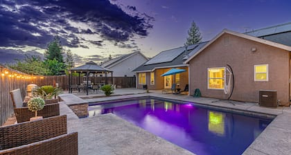 Beautiful home W/Pool Close to National Parks.