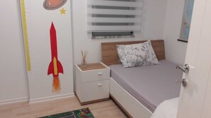 2 bedrooms, desk, iron/ironing board, free WiFi