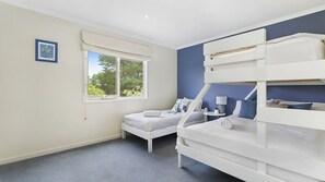 6 bedrooms, iron/ironing board, travel cot, free WiFi - Boroondara Getaway 700m to Sorrento Shops 900m to Beach (Sorrento)
