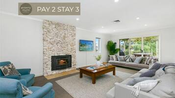 Smart TV, fireplace