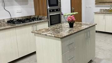 Microwave, oven, stovetop, coffee/tea maker