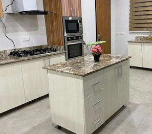 Microwave, oven, stovetop, coffee/tea maker