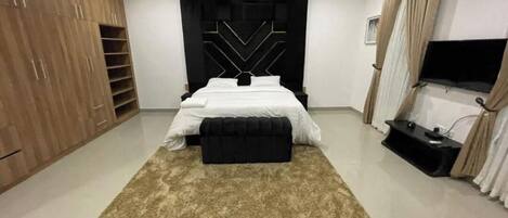 3 عدّة غرف نوم وملاءات أسرّة