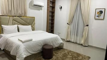 3 bedrooms, bed sheets
