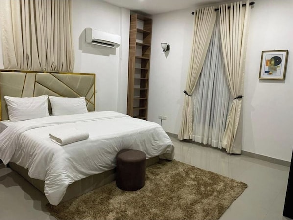 3 bedrooms, bed sheets