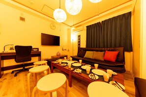 TV a schermo piatto 40 pollici con canali digitali, TV, studio