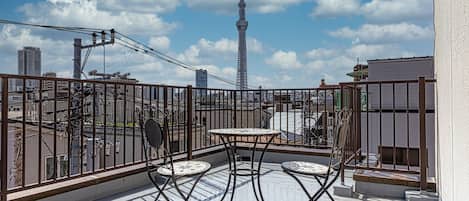 Basic Apartment | Terrace/patio