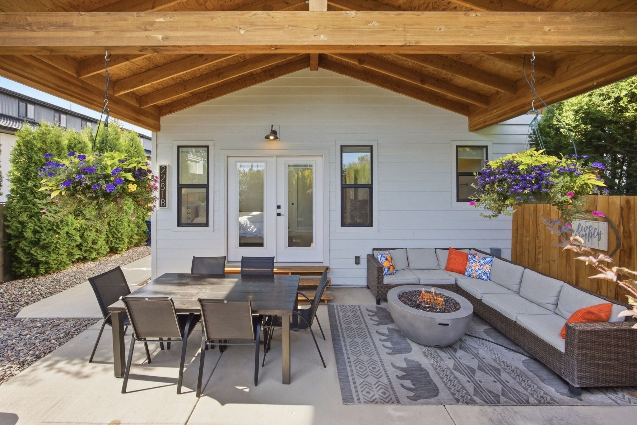 Outdoor dining