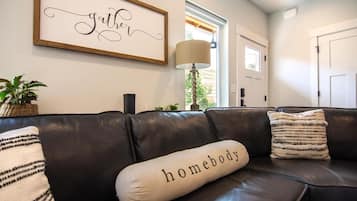 Smart TV, fireplace, books, offices