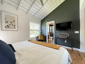 1 bedroom, desk, free WiFi, bed sheets