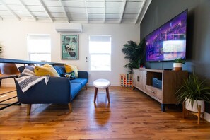 Bright, stylish studio living area with a cozy sofa bed - Stylish Apt Near Disney and Airport (Santa Ana)