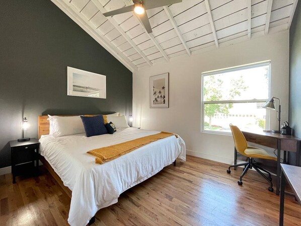 1 bedroom, desk, free WiFi, bed sheets