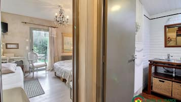 1 dormitorio, tabla de planchar con plancha, wifi gratis y ropa de cama