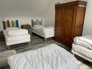 3 bedrooms, iron/ironing board, free WiFi
