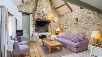 Tv, pejs, dvd-afspiller, stereoanlæg