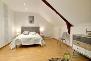 4 bedrooms, iron/ironing board, free WiFi