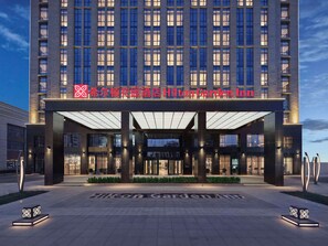 A modern hotel entrance with a glass canopy and illuminated signage. - Hilton Garden Inn Tianjin Huayuan (Tianjin)
