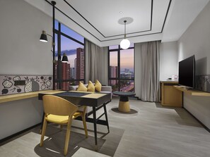 Premium Suite, 1 King Bed | Living area