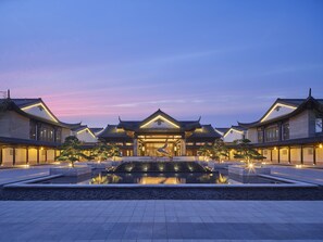 Front of property - Doubletree By Hilton Yancheng Dayangwan (Yancheng)