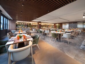 3 restaurants; ze serveren er ontbijt, lunch en diner