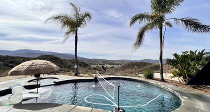 Custom Pool Home Surrounded by Wineries and a Quick 10min. Drive to Pechanga.