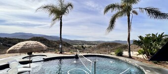 Custom Pool Home Surrounded by Wineries and a Quick 10min. Drive to Pechanga.