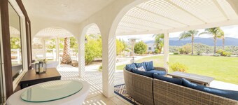 Custom Pool Home Surrounded by Wineries and a Quick 10min. Drive to Pechanga.