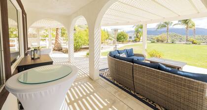 Custom Pool Home Surrounded by Wineries and a Quick 10min. Drive to Pechanga.