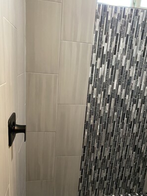Combined shower/tub, hair dryer, towels, soap