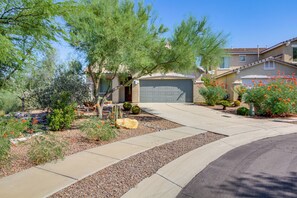 Property grounds - Golfer's Paradise: Oro Valley Home w/ Pool! (Oro Valley)