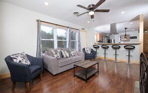 TV, fireplace, foosball - Pet Friendly, Hot Tub & More! - Big Oak Hideaway (Gatlinburg)