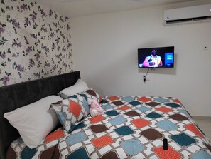 2 bedrooms, iron/ironing board, free WiFi, bed sheets -  Stunning Apartment  (Bortianor)