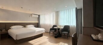 Dehua Longhu Boyue Hotel