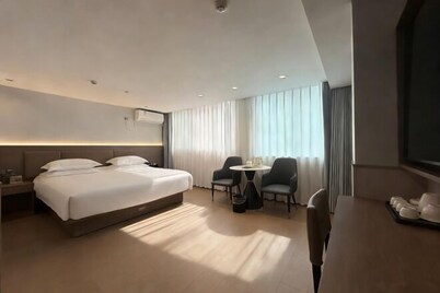 Dehua Longhu Boyue Hotel