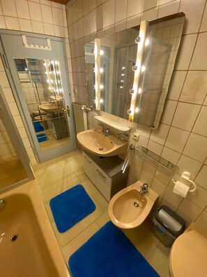Bathtub, hair dryer, bidet, towels