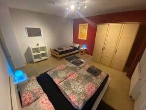 4 bedrooms, free WiFi, bed sheets