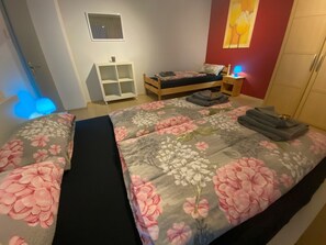 4 Schlafzimmer, Bügeleisen/Bügelbrett, kostenloses WLAN, Bettwäsche