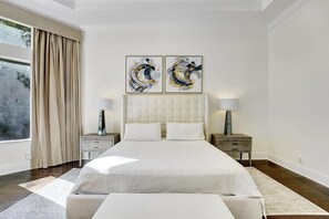 6 bedrooms, iron/ironing board, WiFi, bed sheets