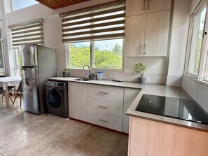 Fridge, stovetop, coffee/tea maker, electric kettle