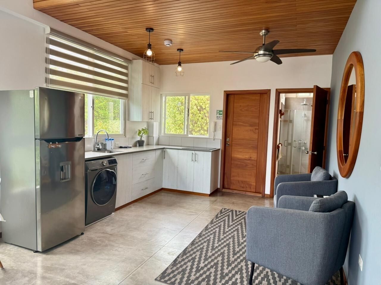 Fridge, stovetop, coffee/tea maker, electric kettle