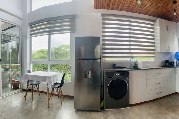 Réfrigérateur, plaque de cuisson, cafetiÚre/bouilloire