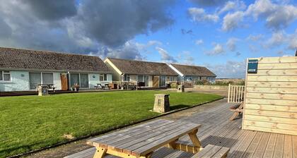 2 Bedroom Bungalow SV58, Seaview, Isle of Wight, Dog Friendly, free wifi