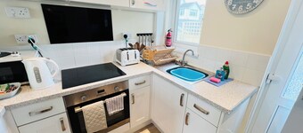 2 Bedroom Bungalow SV58, Seaview, Isle of Wight, Dog Friendly, free wifi